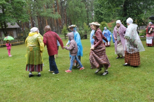 Folkloras kopa ZEIĻA piedalās NOVADU DIENĀ Brīvdabas muzejā, Rīgā 11.06.2016_28