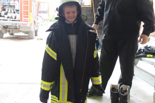 Bērnudārza bērni ciemojās pie ugunsdzēsējiem_5