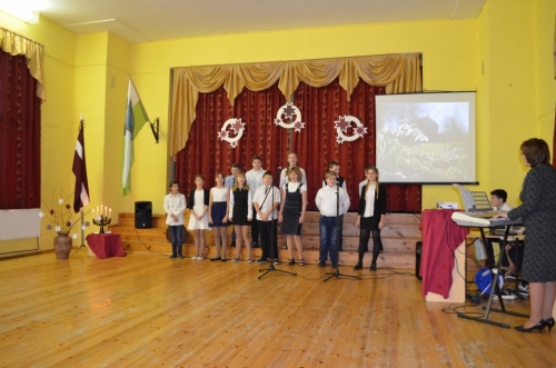 Latvijas simboli un karoga krāsas Liepu pamatskolā 2016.gada novembrī_63