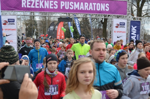 Skolēni piedalījās pusmaratonā Rēzeknē 06.04.2015._7